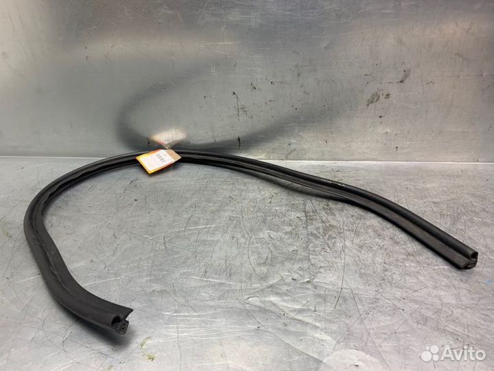 Уплотнитель (внутри) Volkswagen Golf Vi 2009-2013