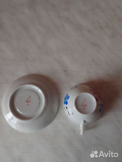 Чайные пары, чашки, молочник