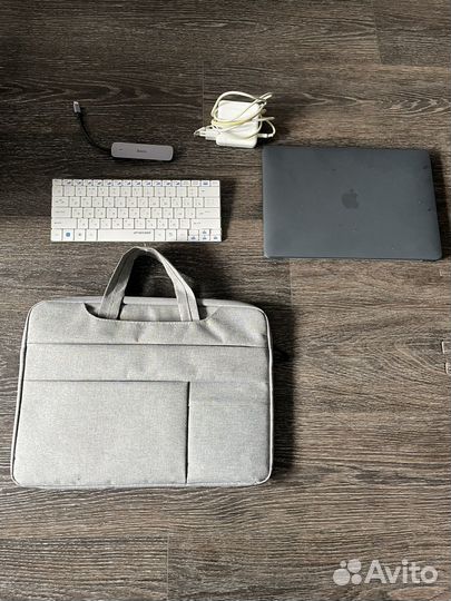 Macbook pro 13 с tacbar core i5