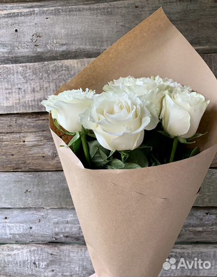 Букет из 7 роз в крафте. Доставка цветов Вологда