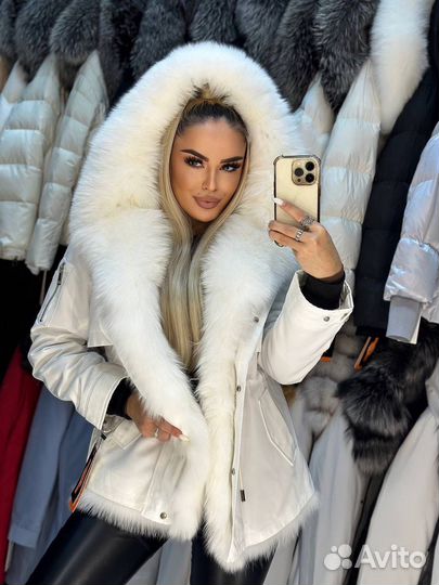 Парка белая с песцом и утеплителем кролик