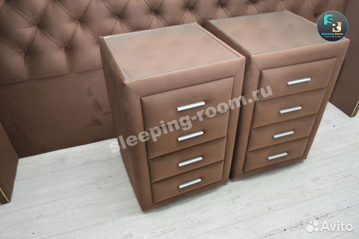 Две прикроватные тумбы