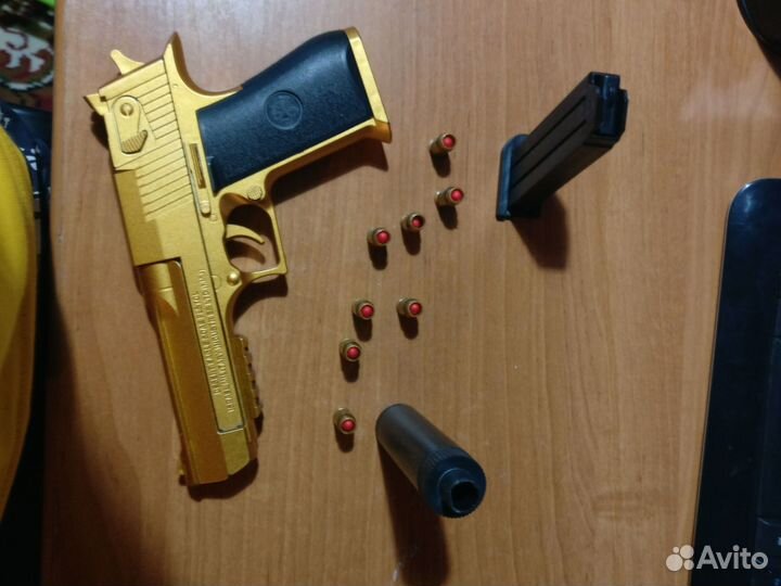 Игрушечный пистолет