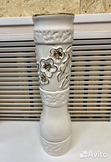 Ваза напольная белая