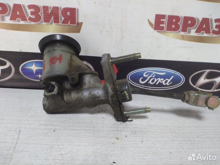 Главный цилиндр сцепления Toyota Corolla E101