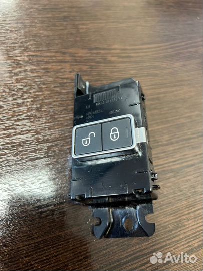 Кнопка центрального замка Land Rover Range Rover