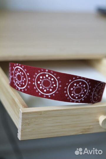 Кокошник красный скруглённый с набойкой