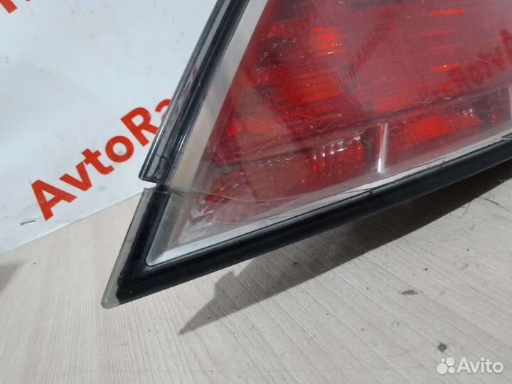 Фонарь задний правый Opel Astra H с дефектом