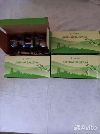 Ручка- защёлка 4шт.В комплекте петли- бабочка