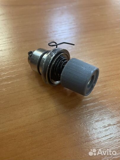 Нитенаправитель для шагающей швейной машины