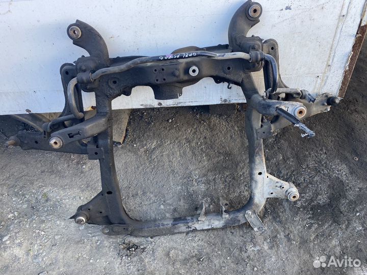 Передний подрамник на Opel Astra G