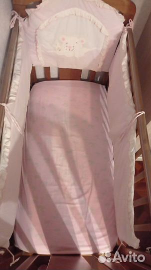 Детская кроватка с маятником