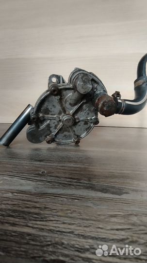 Насос вакуумный Volkswagen Transporter T4 2.4 D