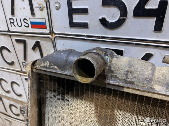 Радиатор охлаждения Mitsubishi Pajero 3D 1989