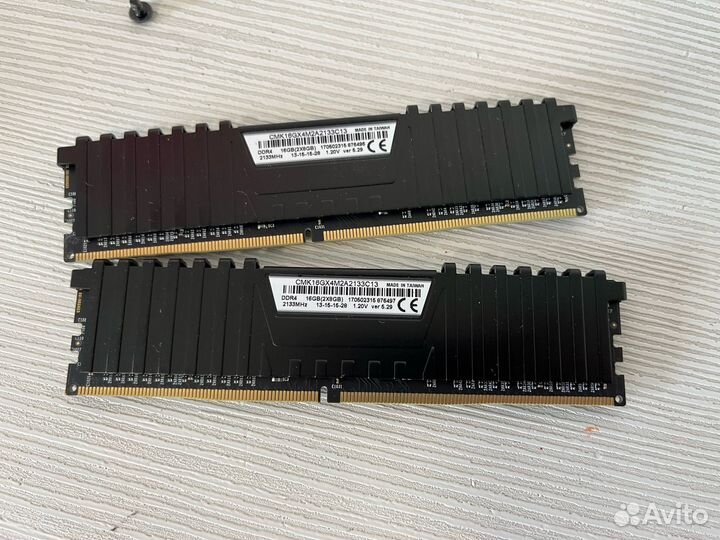 Оперативная память DDR4 16GB Corsair