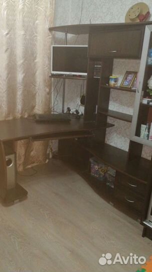 Компьютерный стол, стенка