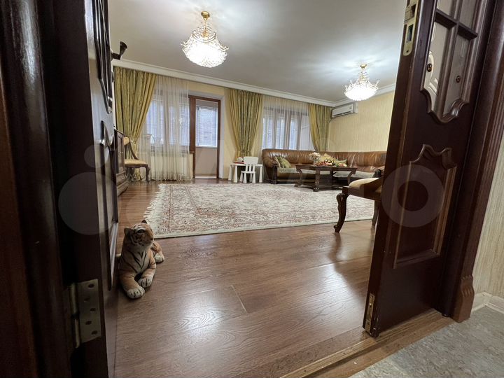 4-к. квартира, 115 м², 3/5 эт.