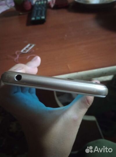 Телефон honor 7а