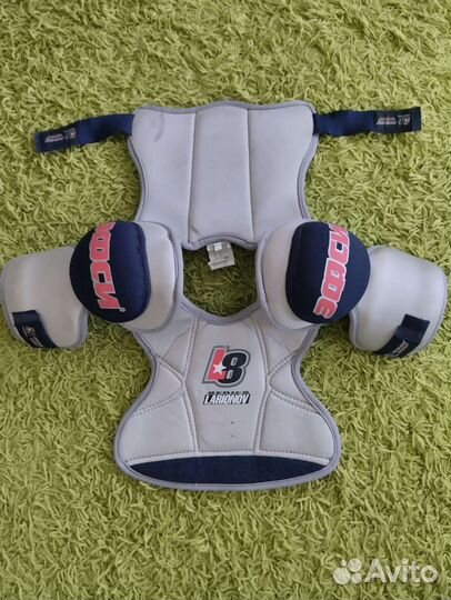 Амуниция для хоккея нагрудники, майки, шлем