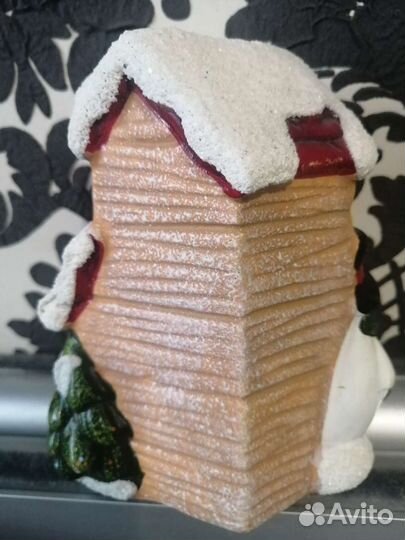 Домик со снеговиком