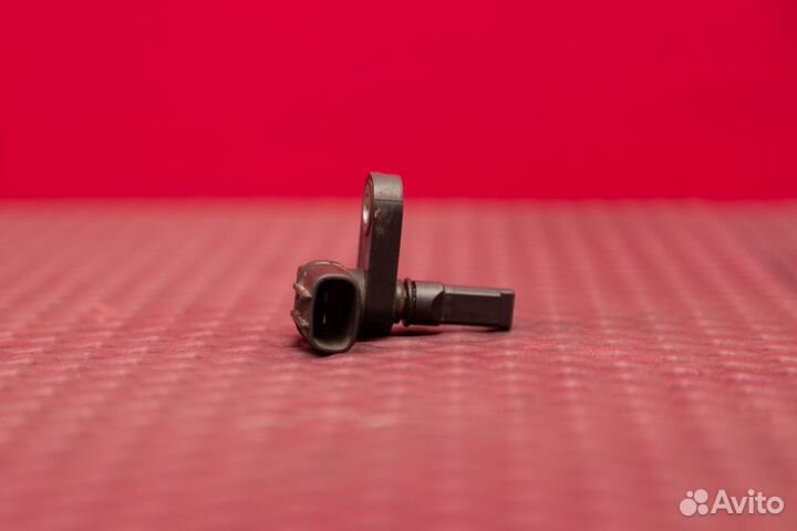 Датчик ABS левый Toyota Land Cruiser 200 1VD 2015