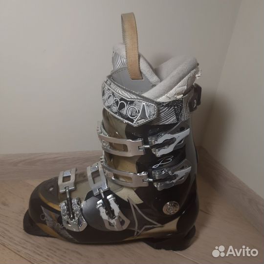 Горнолыжные ботинки Atomic. Р-р 40 (27 см)