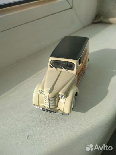 Москвич 400-422 фургон 1:43