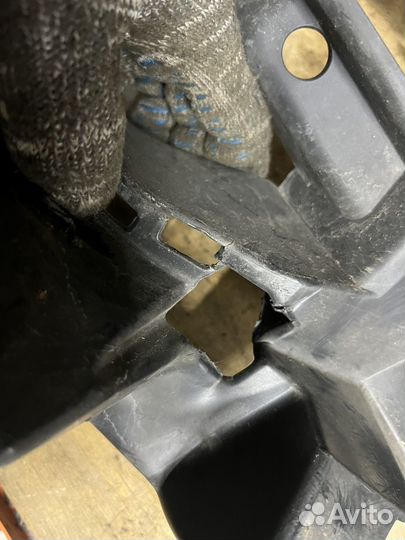 Кронштейн бампера передний правый BMW G30 G31