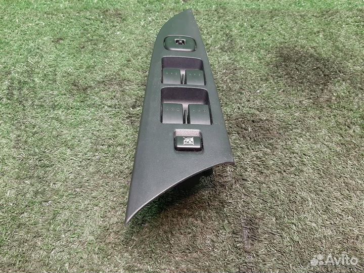 Блок управления стеклоподъемниками Mazda 3 (BK) 2