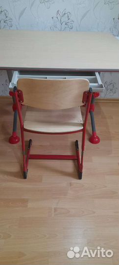 Письменный стол со стулом