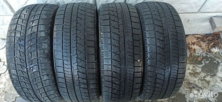 Bridgestone Blizzak VRX 215/45 R17