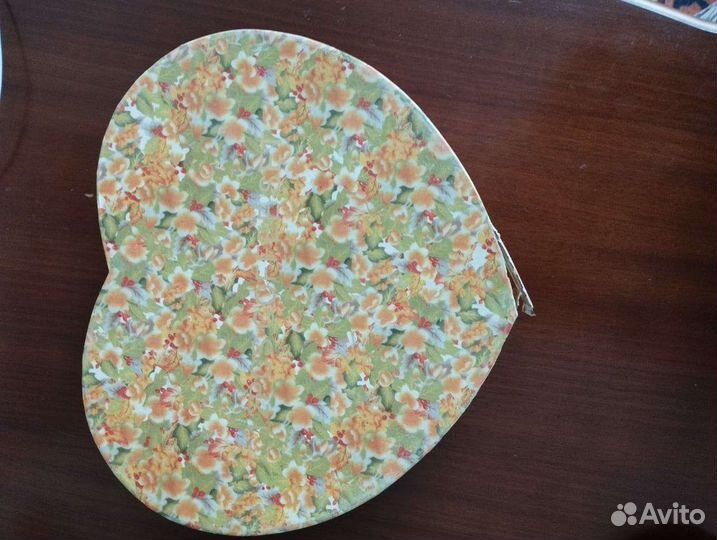 Набор кофейных чашек с блюдцами