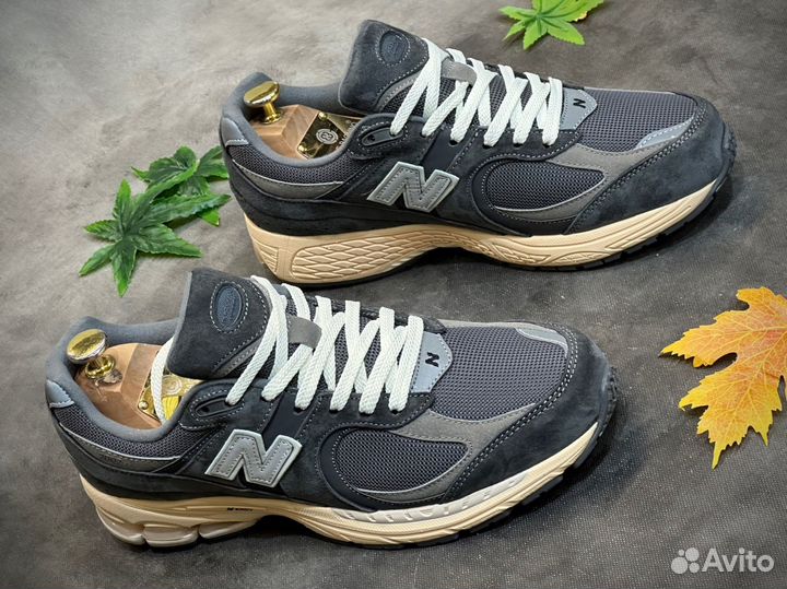 Комфортные New Balance 2002R кроссовки