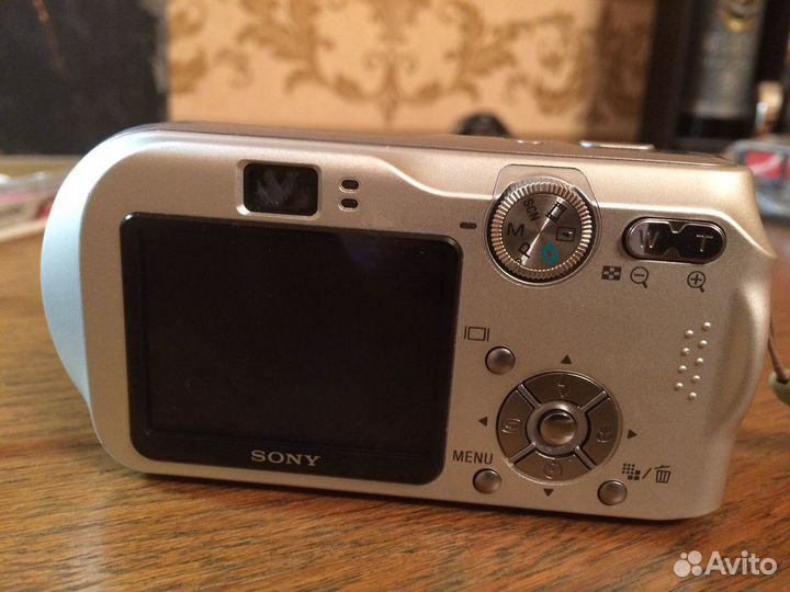 Цифровой фотоаппарат Sony