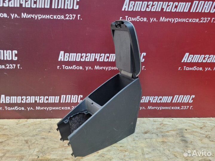 Подлокотник Toyota Auris