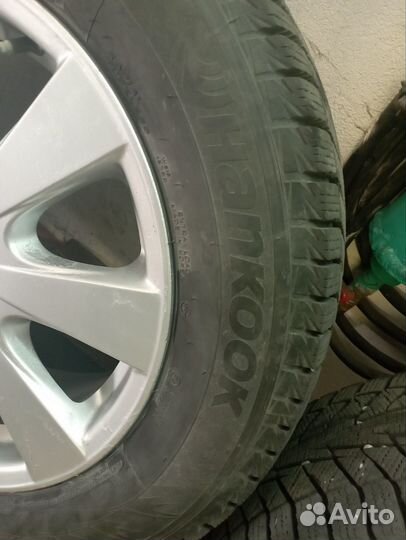 Hankook Winter I'Cept IZ2 215/60 R16