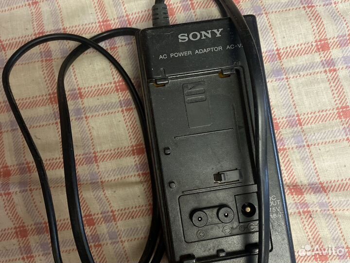 Продам зарядное устройство видеокамеры sony AC-V30