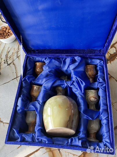 Подарочный набор из оникса: графин И 6 рюмок