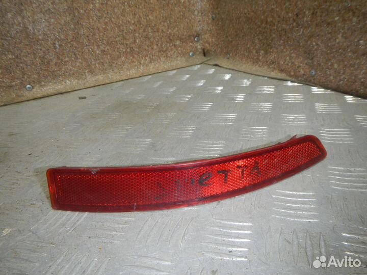 Отражатель в бампер задний левый, Volkswagen (Фоль