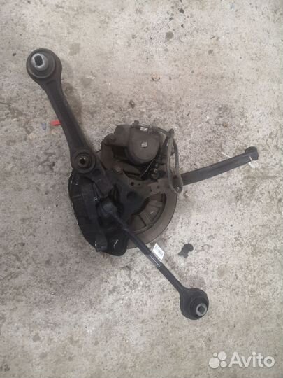 Ступица Chrysler 300 LX (Переднее Левое)