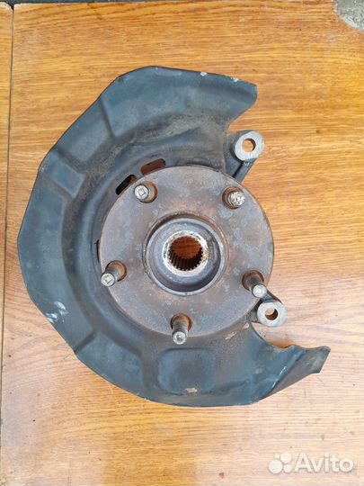 Поворотный кулак Toyota Camry 30