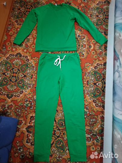 Спортивные костюмы женские М
