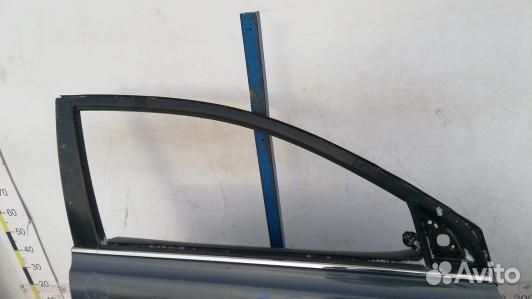 Дверь передняя правая toyota avensis T25 (6BR08E20