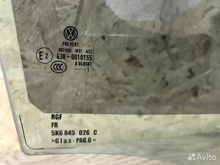 Стекло двери задней правой Фольксваген Гольф 6