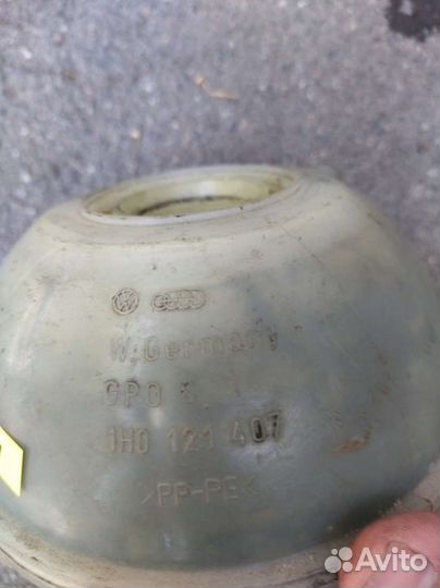 Расширительный бачок Volkswagen Passat B4 1H012140