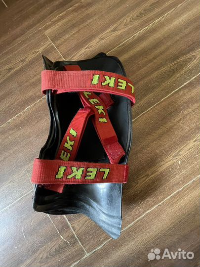 Горнолыжная защита голени