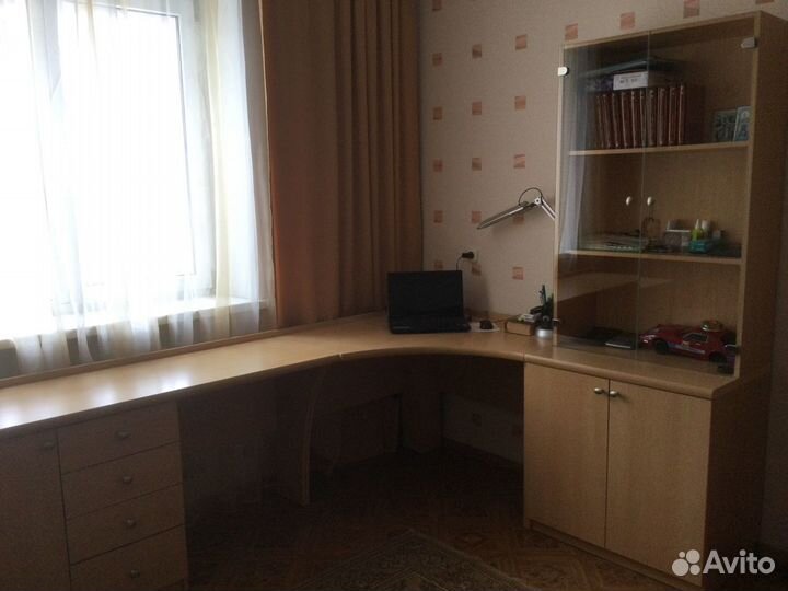 Стол-трансформер с книжным шкафом и тумбами