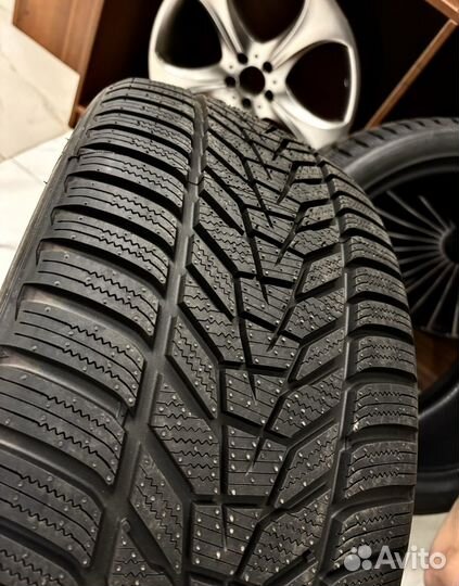 Hankook Winter I'Cept Evo 3 W330 255/40 R20 и 295/35 R20 105W