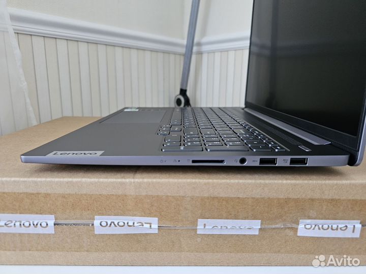 Lenovo IdeaPad Pro 5 16IRH8 intel i7-13700/RTX4050