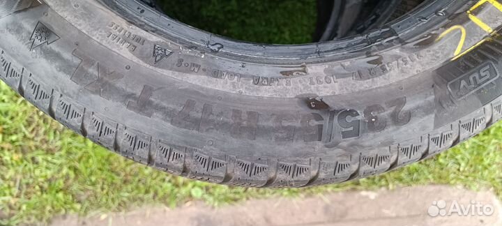 Continental ContiVikingContact 6 235/55 R17